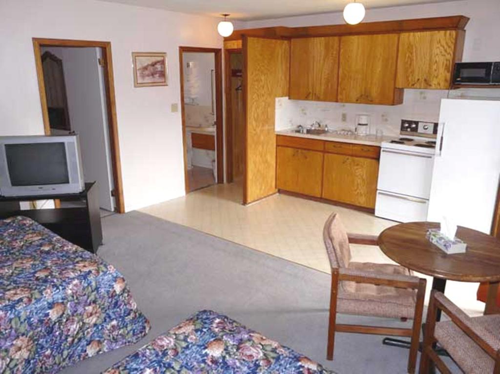 A-1 Alberni Inn พอร์ตอัลเบอนี ห้อง รูปภาพ