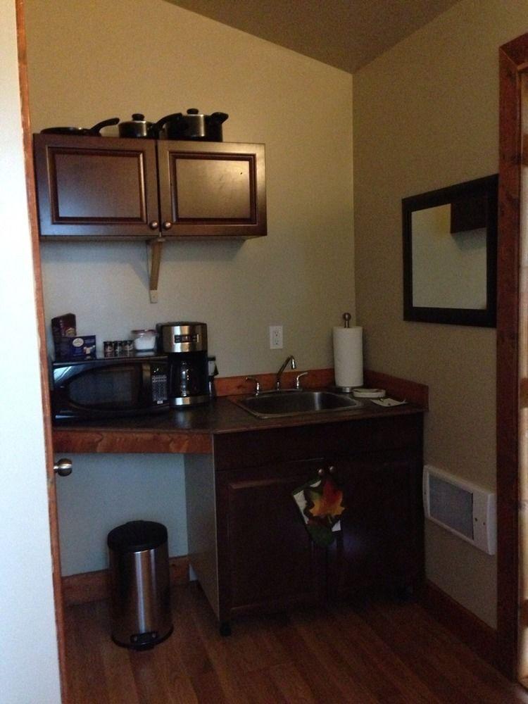 A-1 Alberni Inn พอร์ตอัลเบอนี ภายนอก รูปภาพ