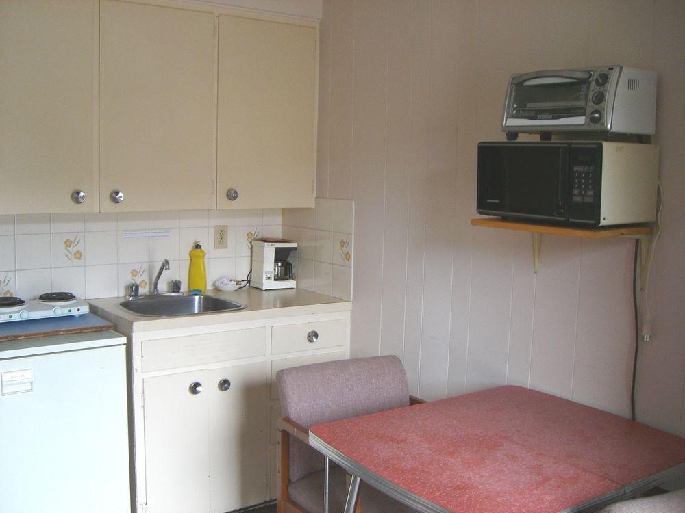 A-1 Alberni Inn พอร์ตอัลเบอนี ภายนอก รูปภาพ