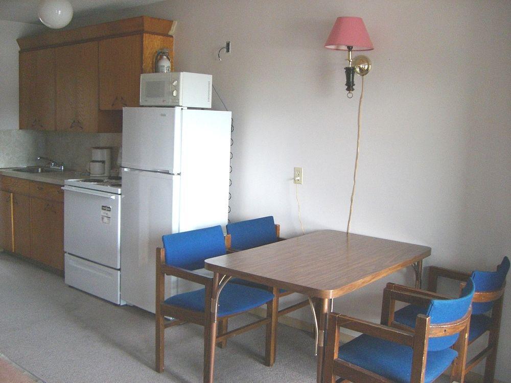 A-1 Alberni Inn พอร์ตอัลเบอนี ภายนอก รูปภาพ