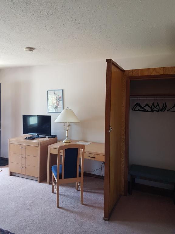 A-1 Alberni Inn พอร์ตอัลเบอนี ภายนอก รูปภาพ