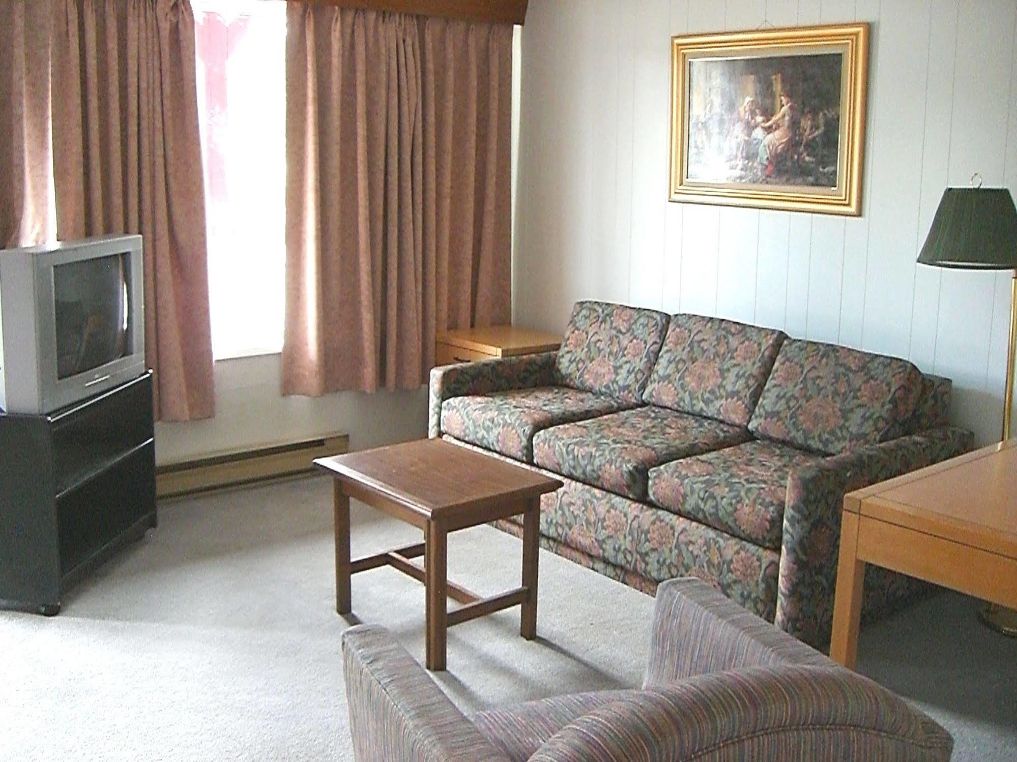 A-1 Alberni Inn พอร์ตอัลเบอนี ภายนอก รูปภาพ
