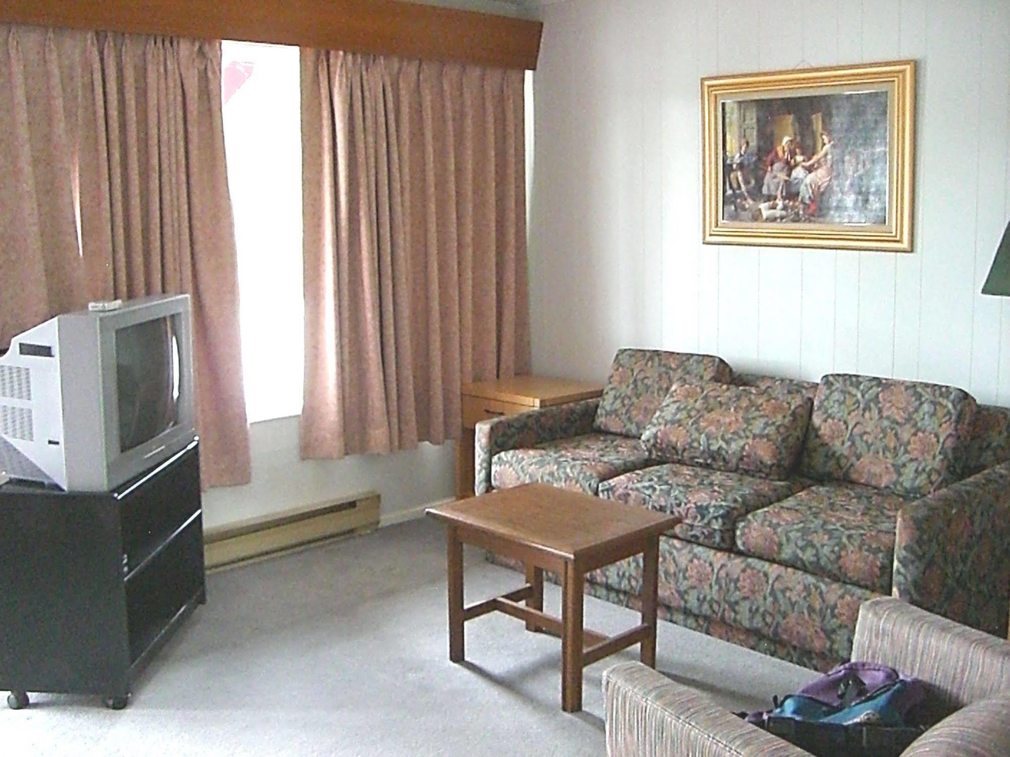 A-1 Alberni Inn พอร์ตอัลเบอนี ภายนอก รูปภาพ