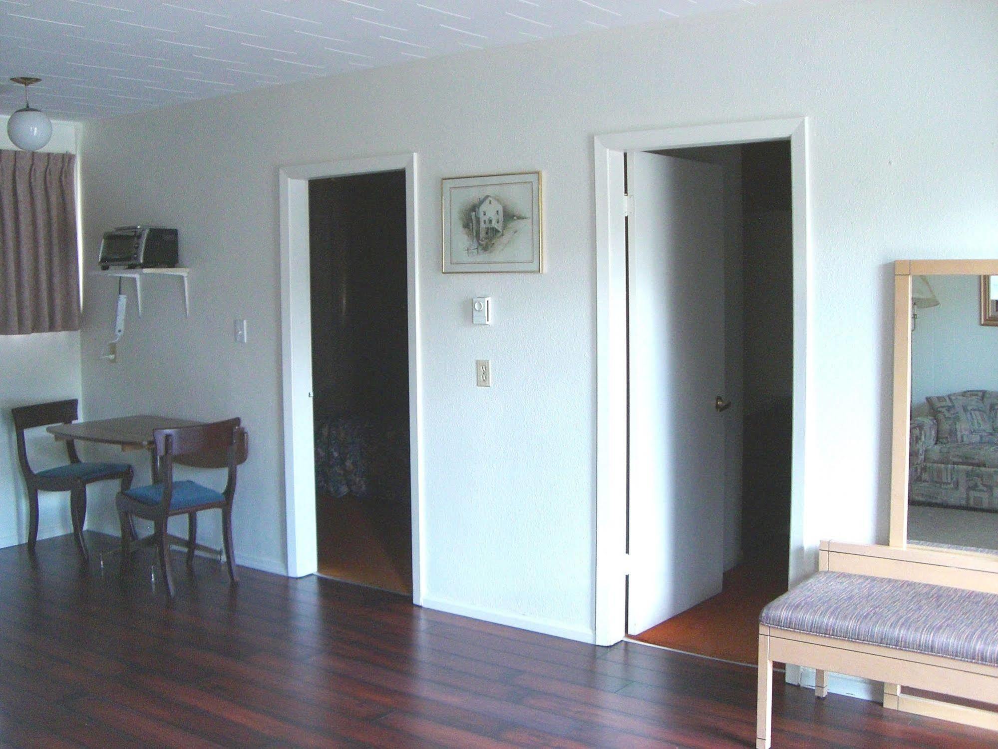 A-1 Alberni Inn พอร์ตอัลเบอนี ภายนอก รูปภาพ