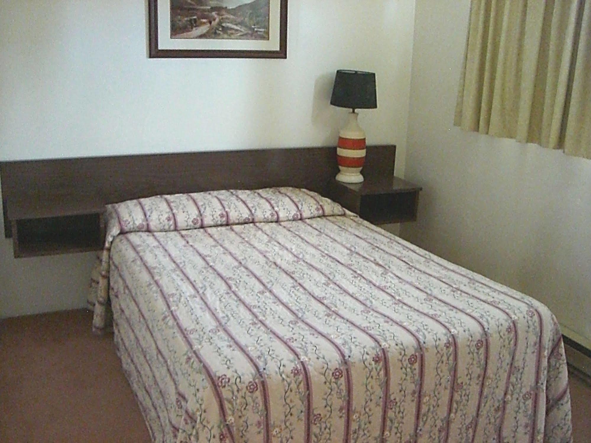 A-1 Alberni Inn พอร์ตอัลเบอนี ภายนอก รูปภาพ