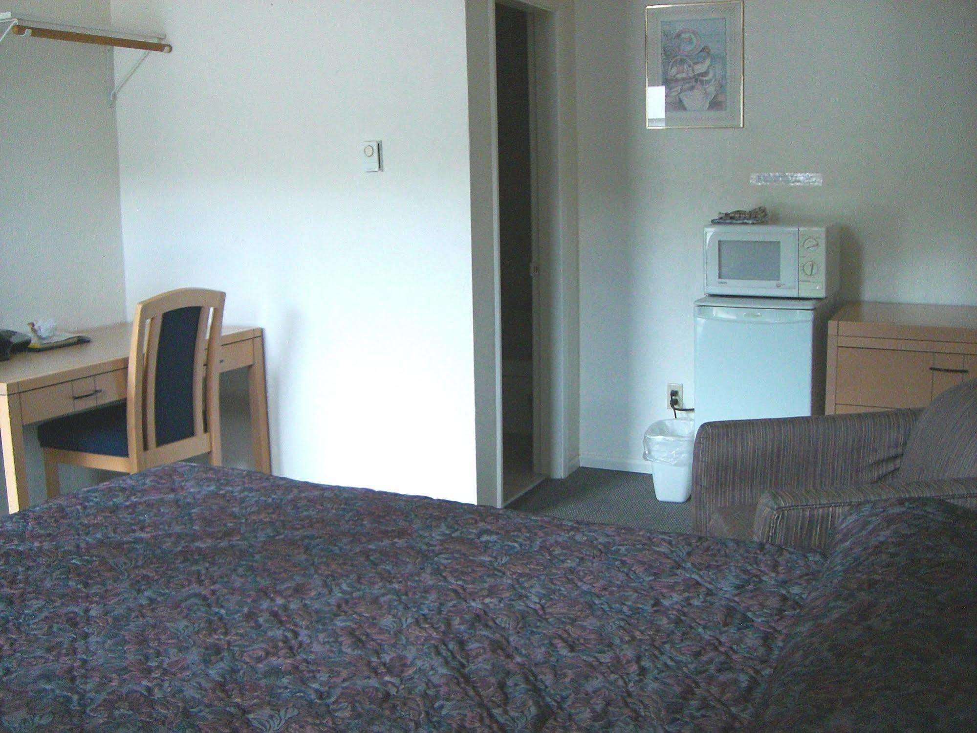 A-1 Alberni Inn พอร์ตอัลเบอนี ภายนอก รูปภาพ
