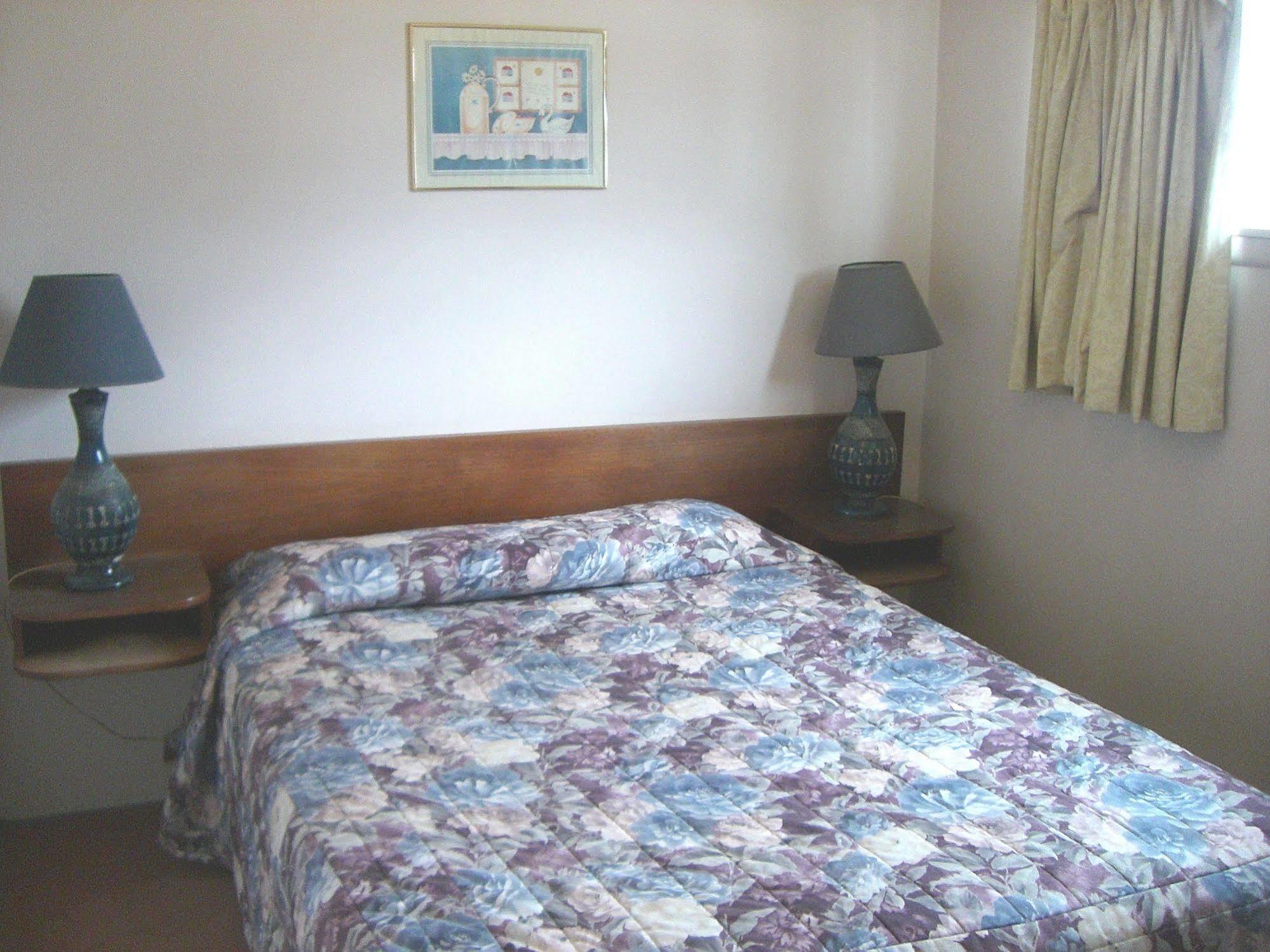 A-1 Alberni Inn พอร์ตอัลเบอนี ภายนอก รูปภาพ