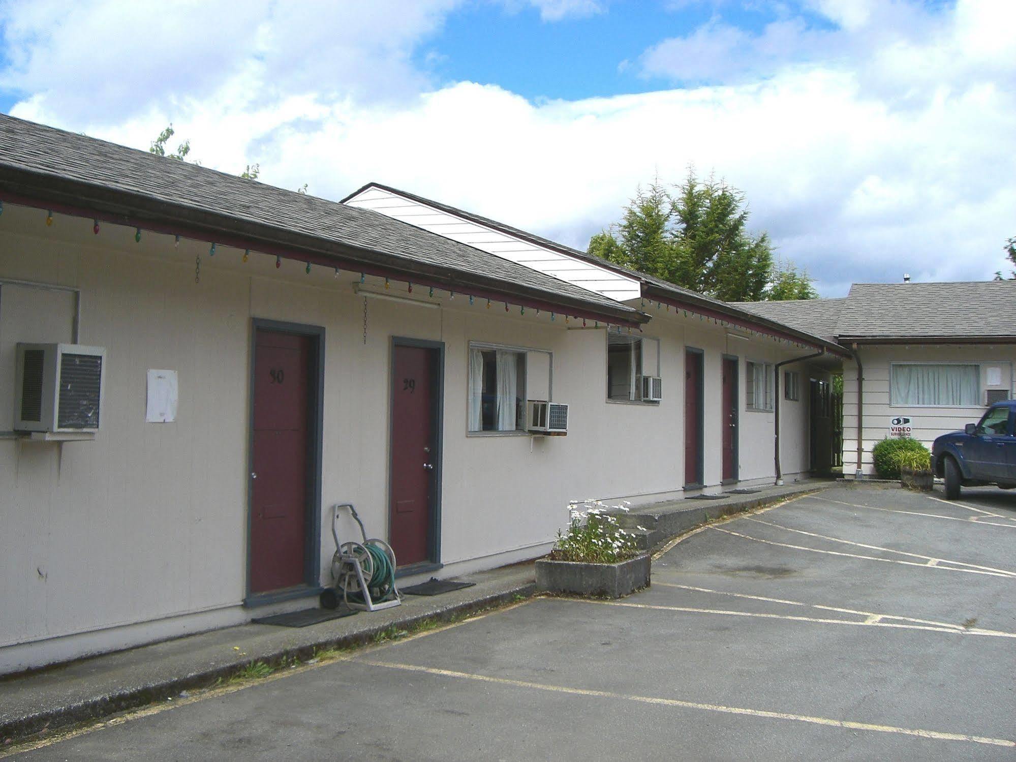 A-1 Alberni Inn พอร์ตอัลเบอนี ภายนอก รูปภาพ