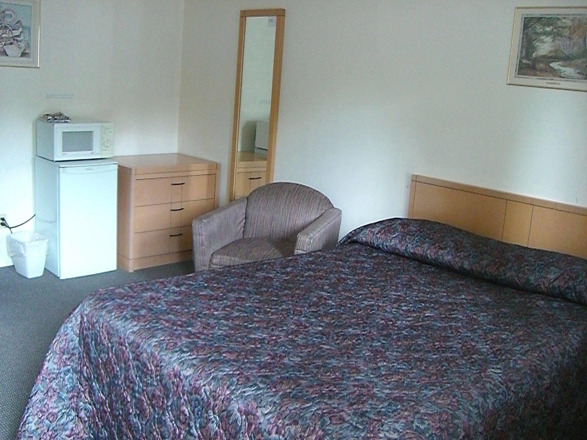 A-1 Alberni Inn พอร์ตอัลเบอนี ภายนอก รูปภาพ