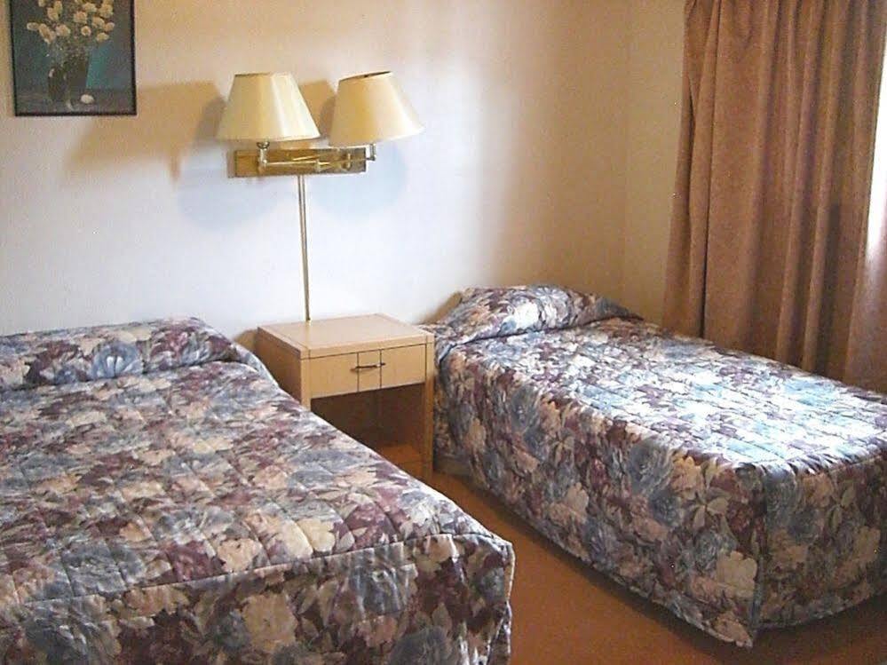 A-1 Alberni Inn พอร์ตอัลเบอนี ภายนอก รูปภาพ