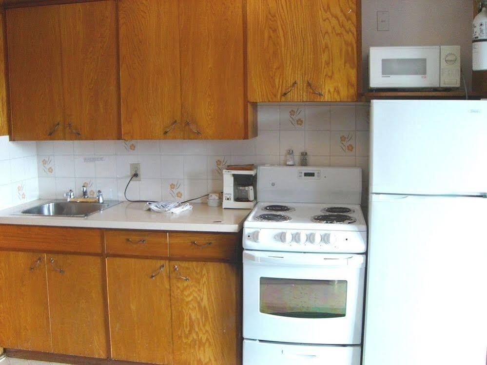 A-1 Alberni Inn พอร์ตอัลเบอนี ภายนอก รูปภาพ